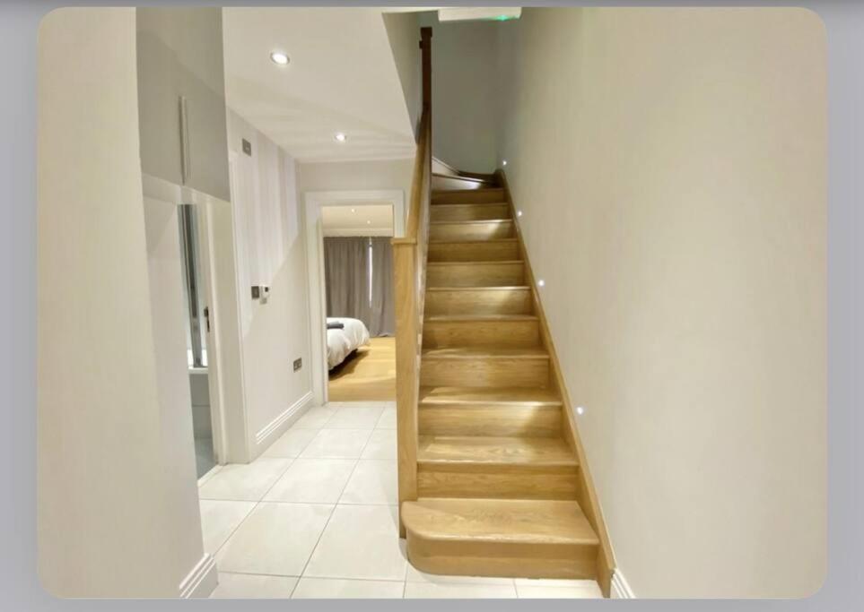 Luxury 4-Bed Apartment With Balcony & Garden, Near Emirates Stadium, 15 Mins To Central Londres Extérieur photo