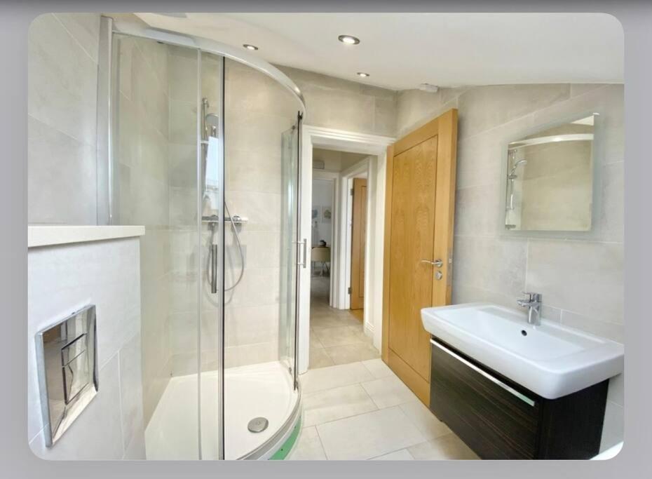 Luxury 4-Bed Apartment With Balcony & Garden, Near Emirates Stadium, 15 Mins To Central Londres Extérieur photo