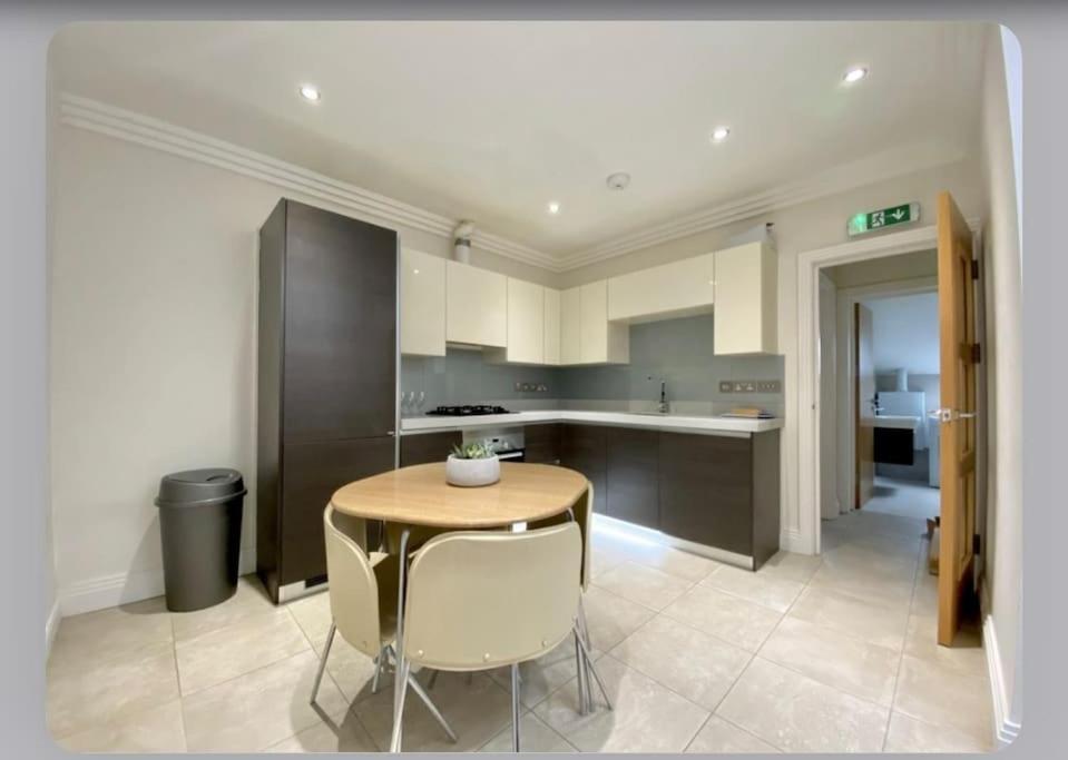 Luxury 4-Bed Apartment With Balcony & Garden, Near Emirates Stadium, 15 Mins To Central Londres Extérieur photo