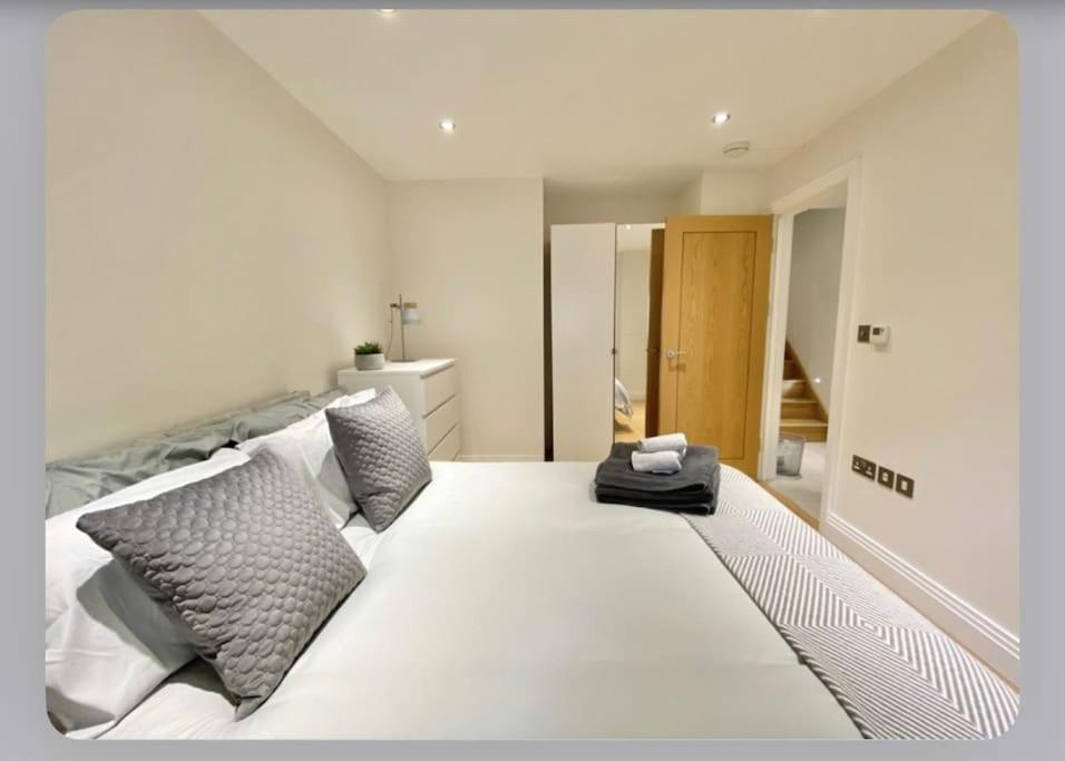 Luxury 4-Bed Apartment With Balcony & Garden, Near Emirates Stadium, 15 Mins To Central Londres Extérieur photo
