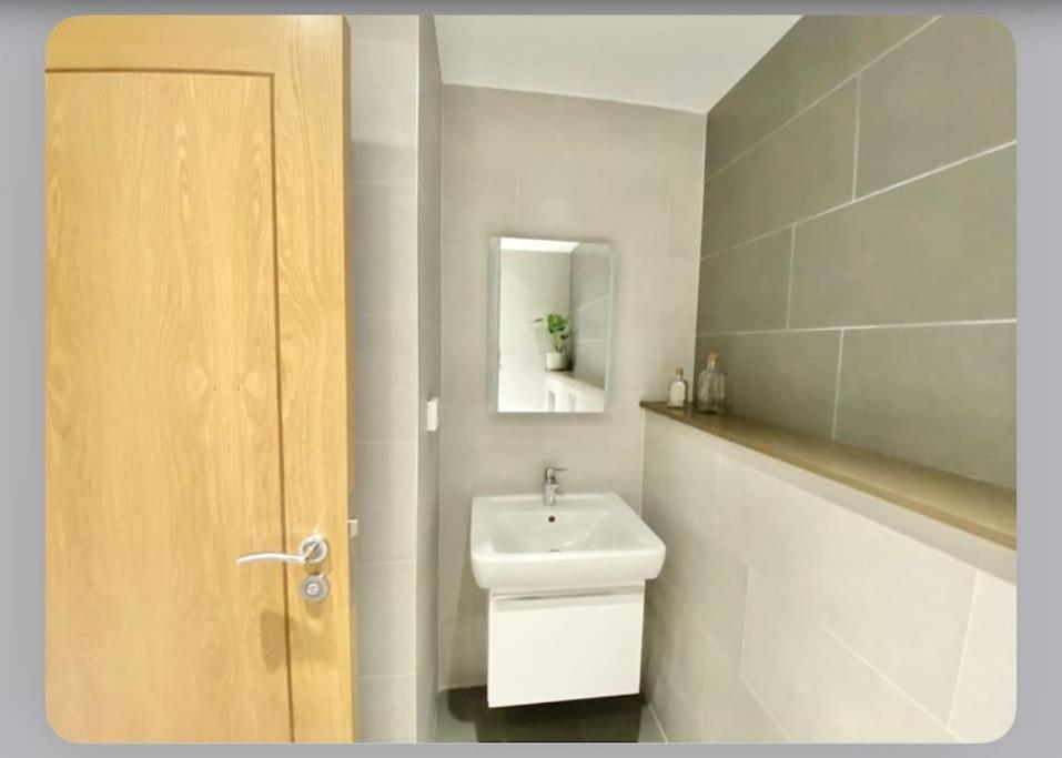 Luxury 4-Bed Apartment With Balcony & Garden, Near Emirates Stadium, 15 Mins To Central Londres Extérieur photo