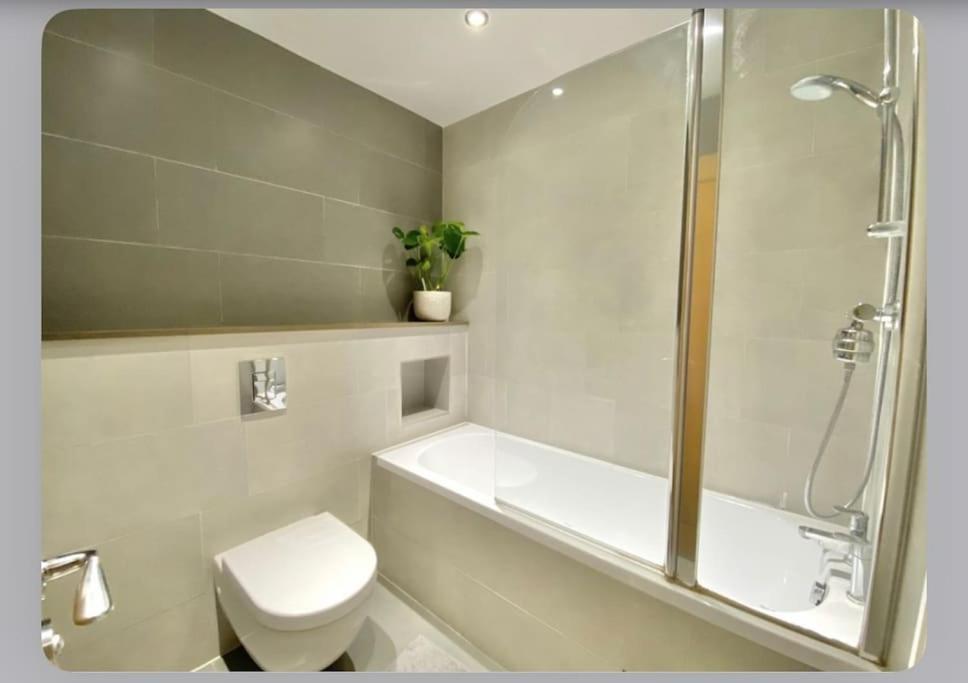 Luxury 4-Bed Apartment With Balcony & Garden, Near Emirates Stadium, 15 Mins To Central Londres Extérieur photo