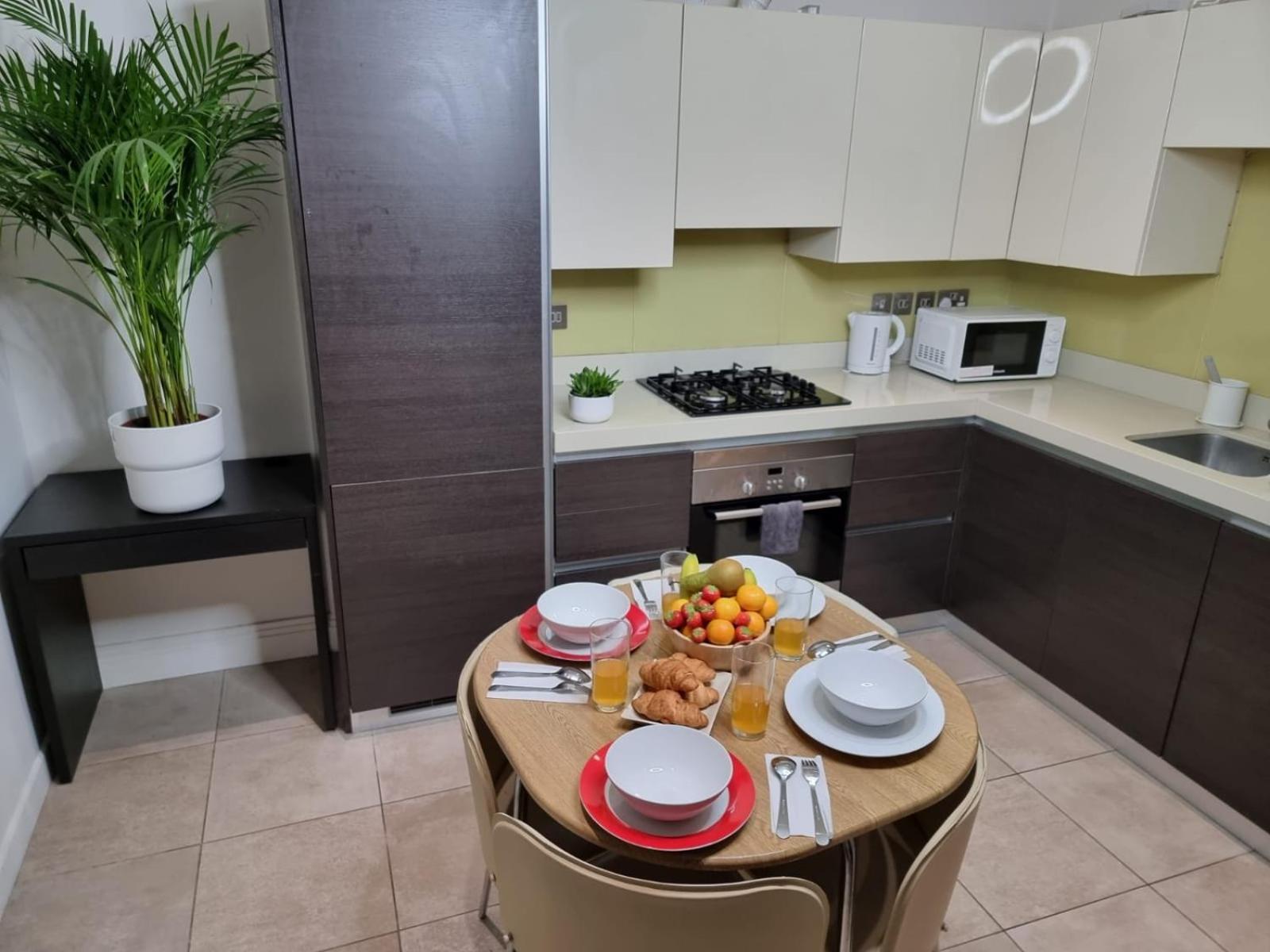 Luxury 4-Bed Apartment With Balcony & Garden, Near Emirates Stadium, 15 Mins To Central Londres Extérieur photo